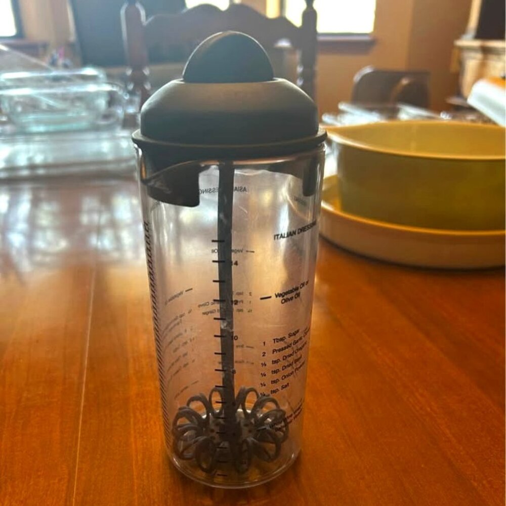 Pampered Chef Salad Dressing Maker